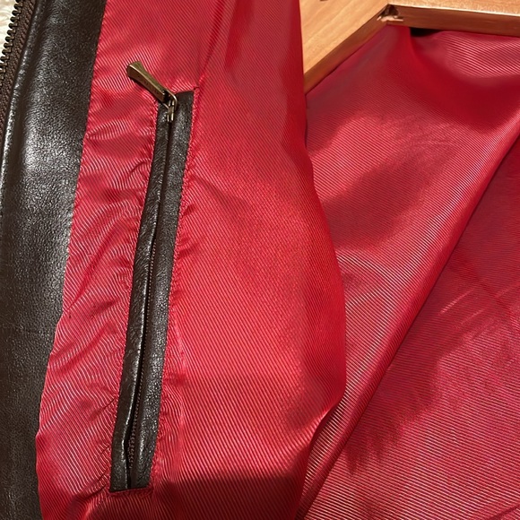 Tommy Hilfiger men’s brown leather silk lined medium jacket. Perfect condition. - Picture 7 of 8